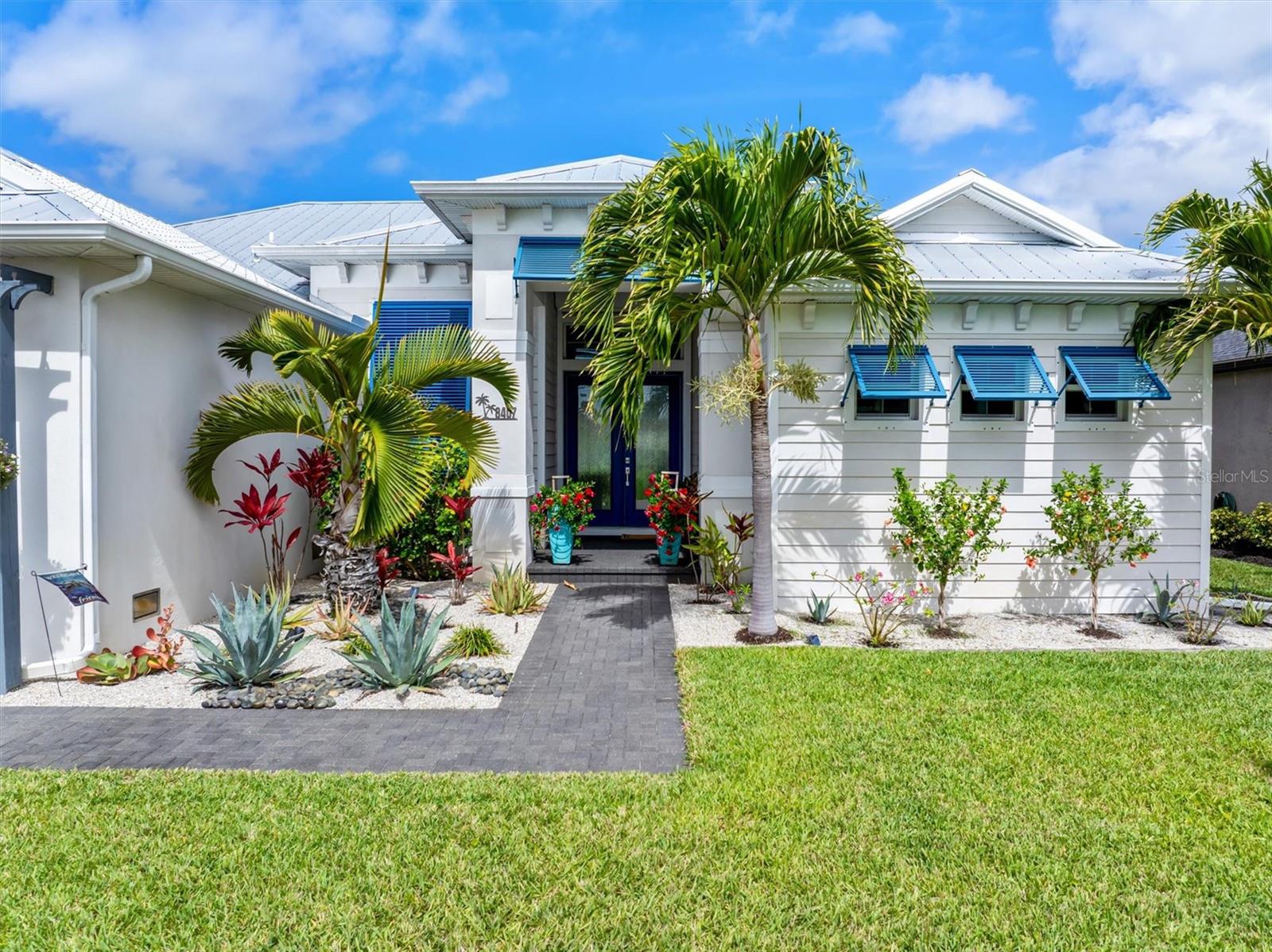 Single Family Residence in PORT CHARLOTTE, FL - Daniel Dourado