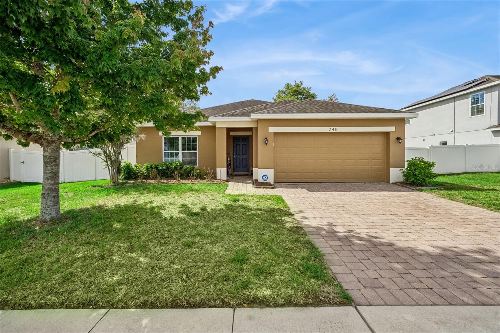 Single Family Residence in DAVENPORT, FL - Daniel Dourado