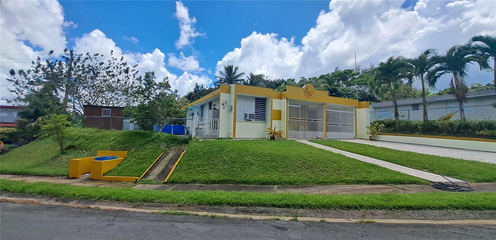 Single Family Residence in TOA ALTA, PR - Daniel Dourado