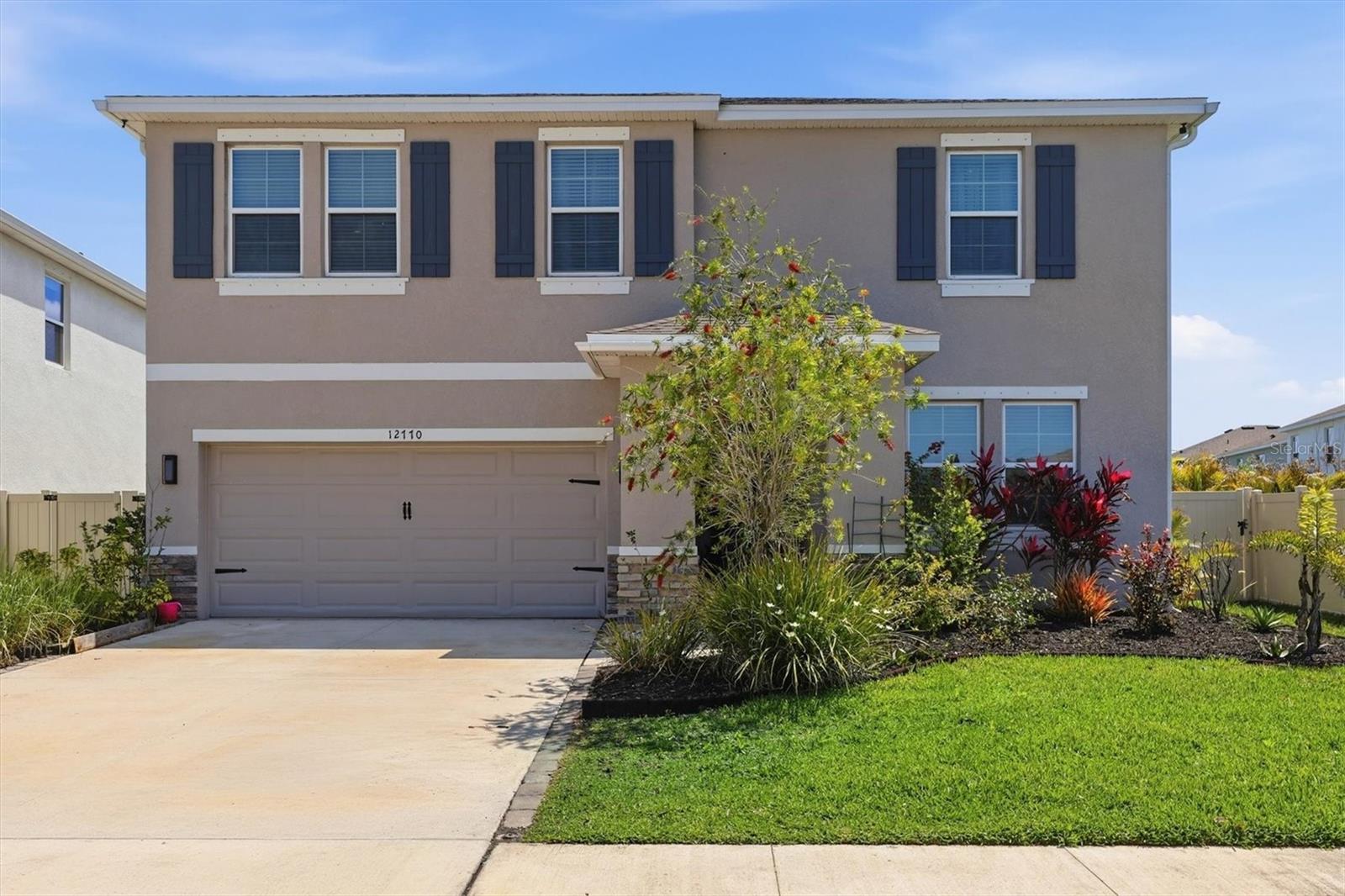 Single Family Residence in SARASOTA, FL - Daniel Dourado