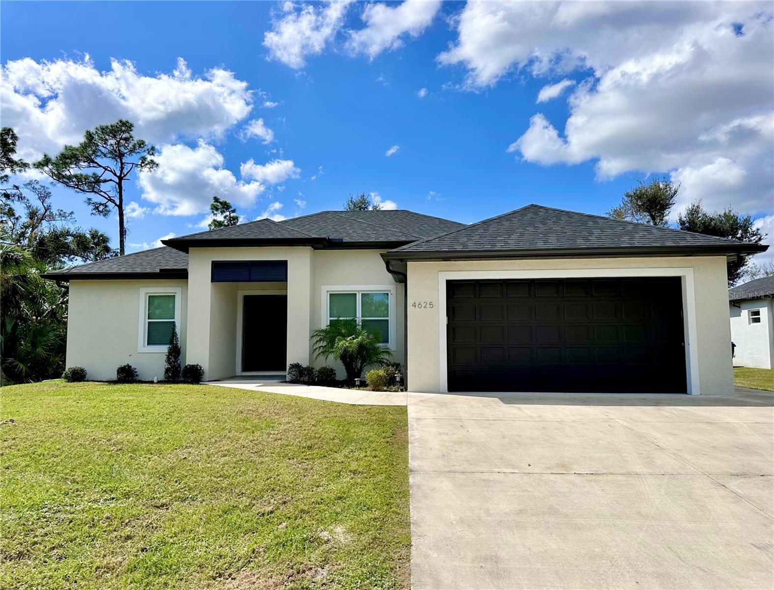 Single Family Residence in NORTH PORT, FL - Daniel Dourado