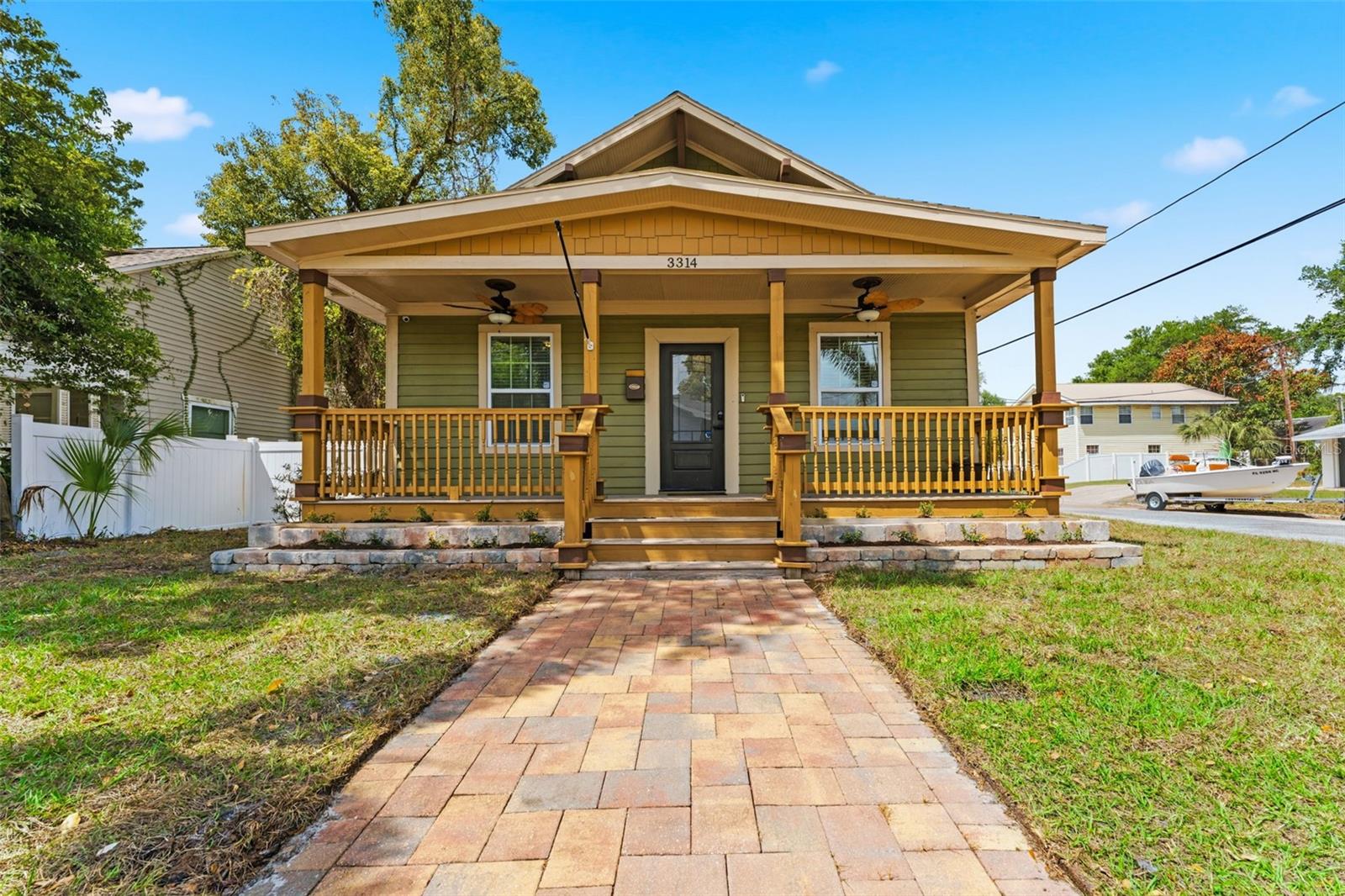 Single Family Residence in TAMPA, FL - Daniel Dourado