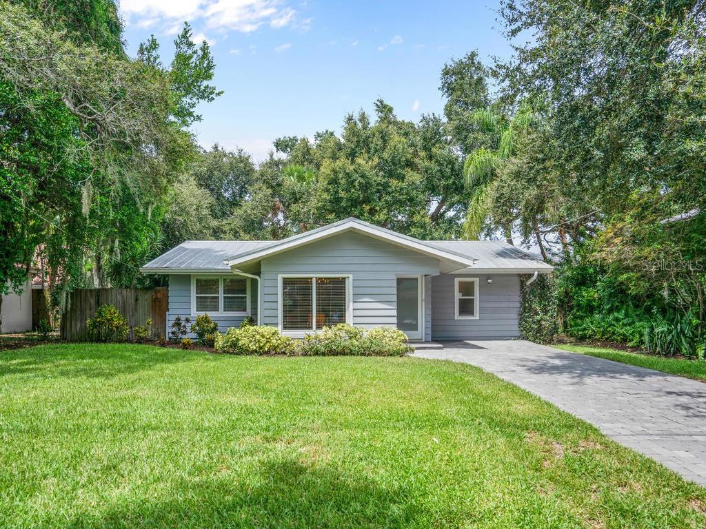 Single Family Residence in SARASOTA, FL - Daniel Dourado