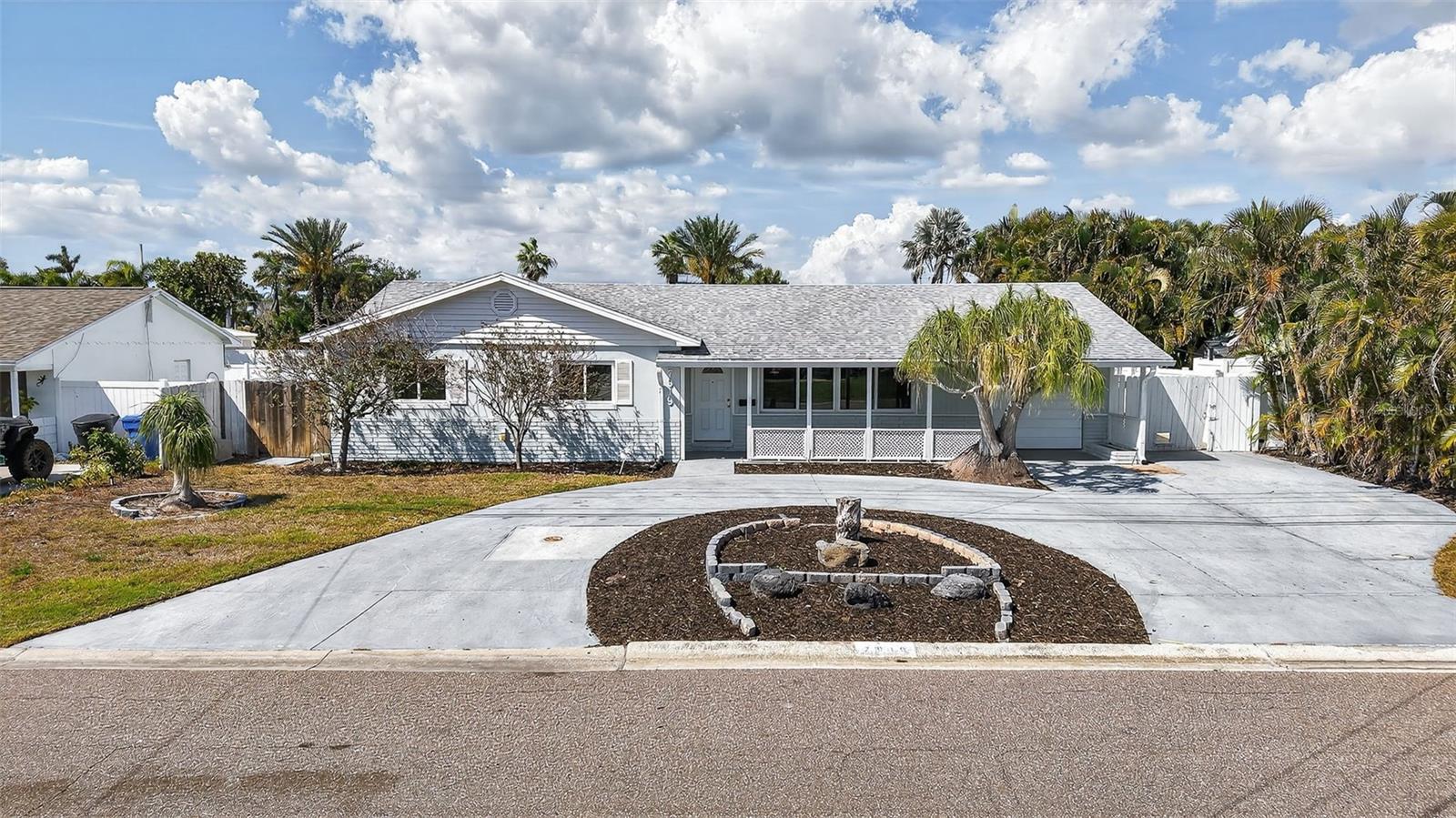 Single Family Residence em ST PETERSBURG, FL - Daniel Dourado