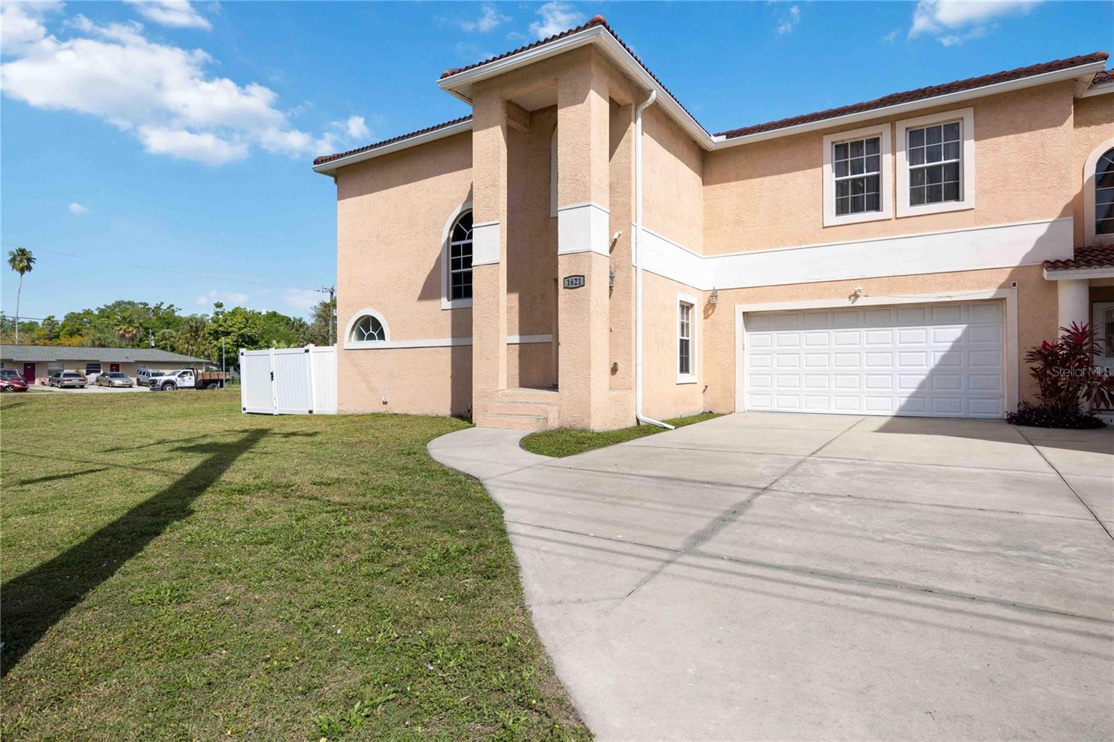 Single Family Residence in SARASOTA, FL - Daniel Dourado