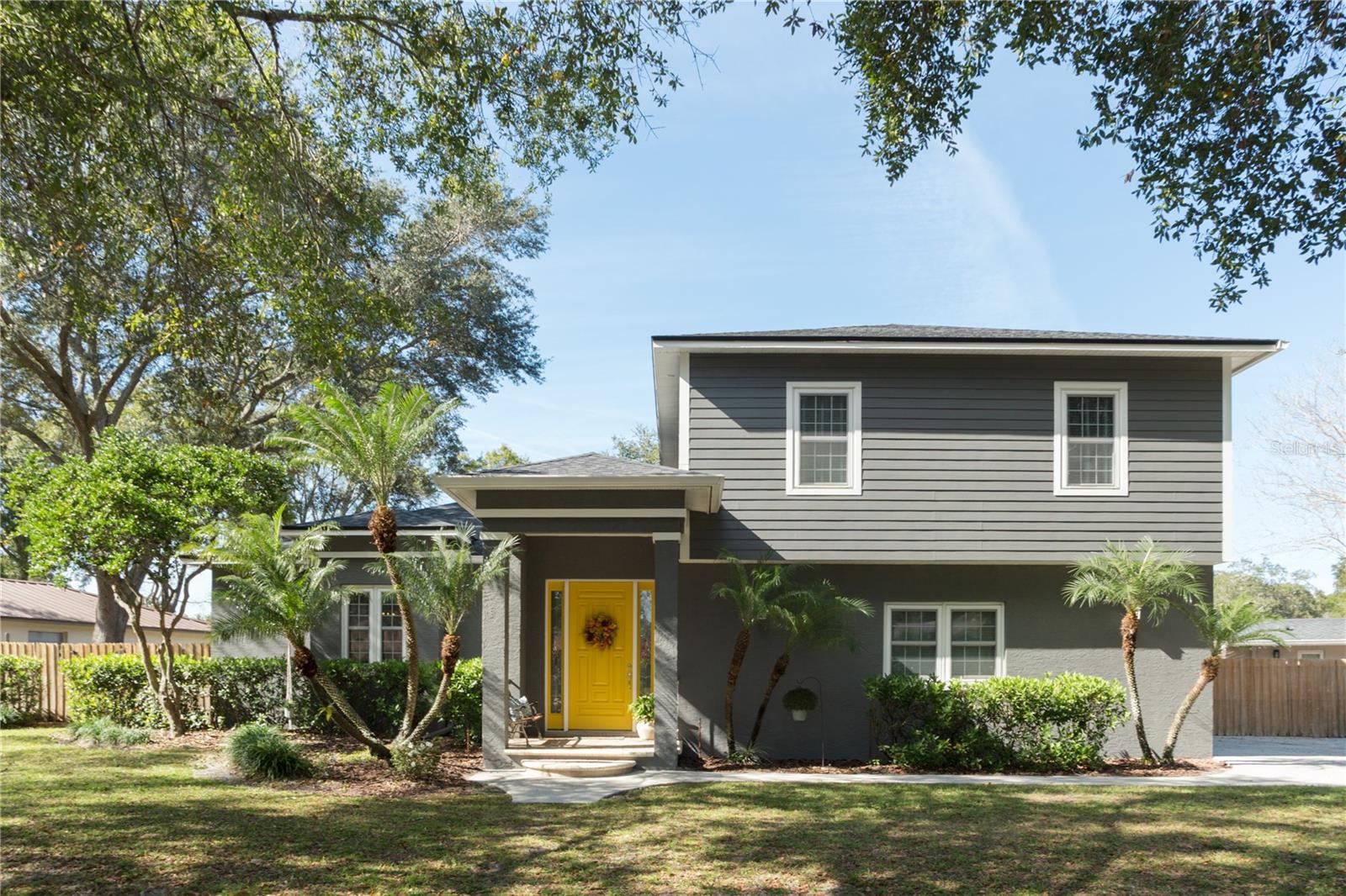 Single Family Residence in ORLANDO, FL - Daniel Dourado