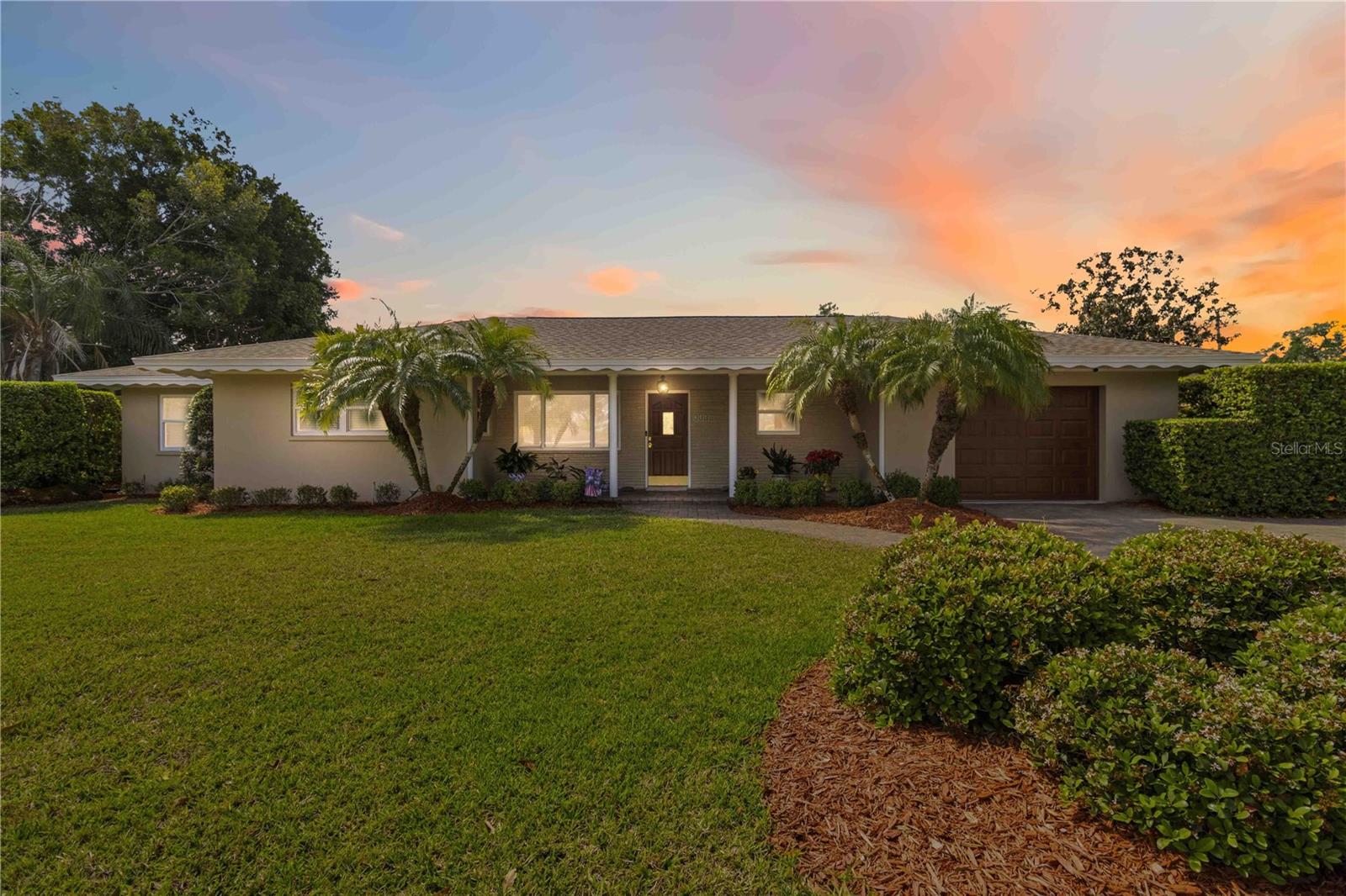 Single Family Residence in SARASOTA, FL - Daniel Dourado