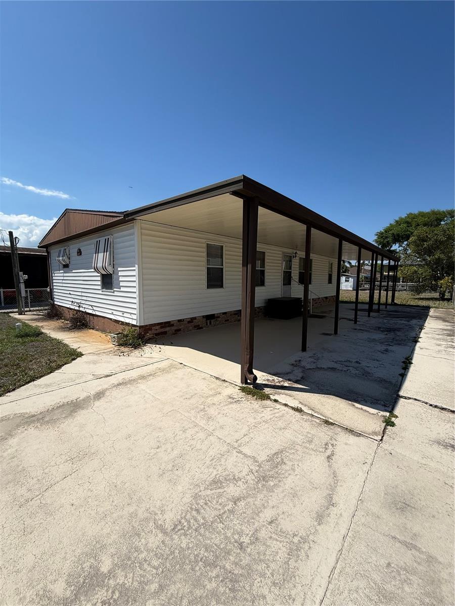 Manufactured Home em OAK HILL, FL - Daniel Dourado