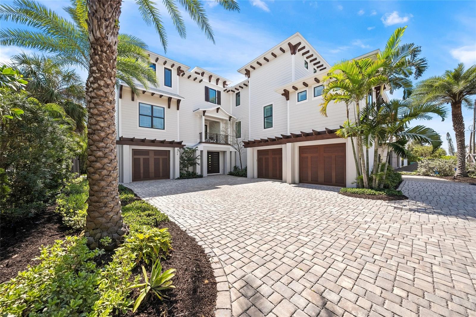 Single Family Residence in ANNA MARIA, FL - Daniel Dourado