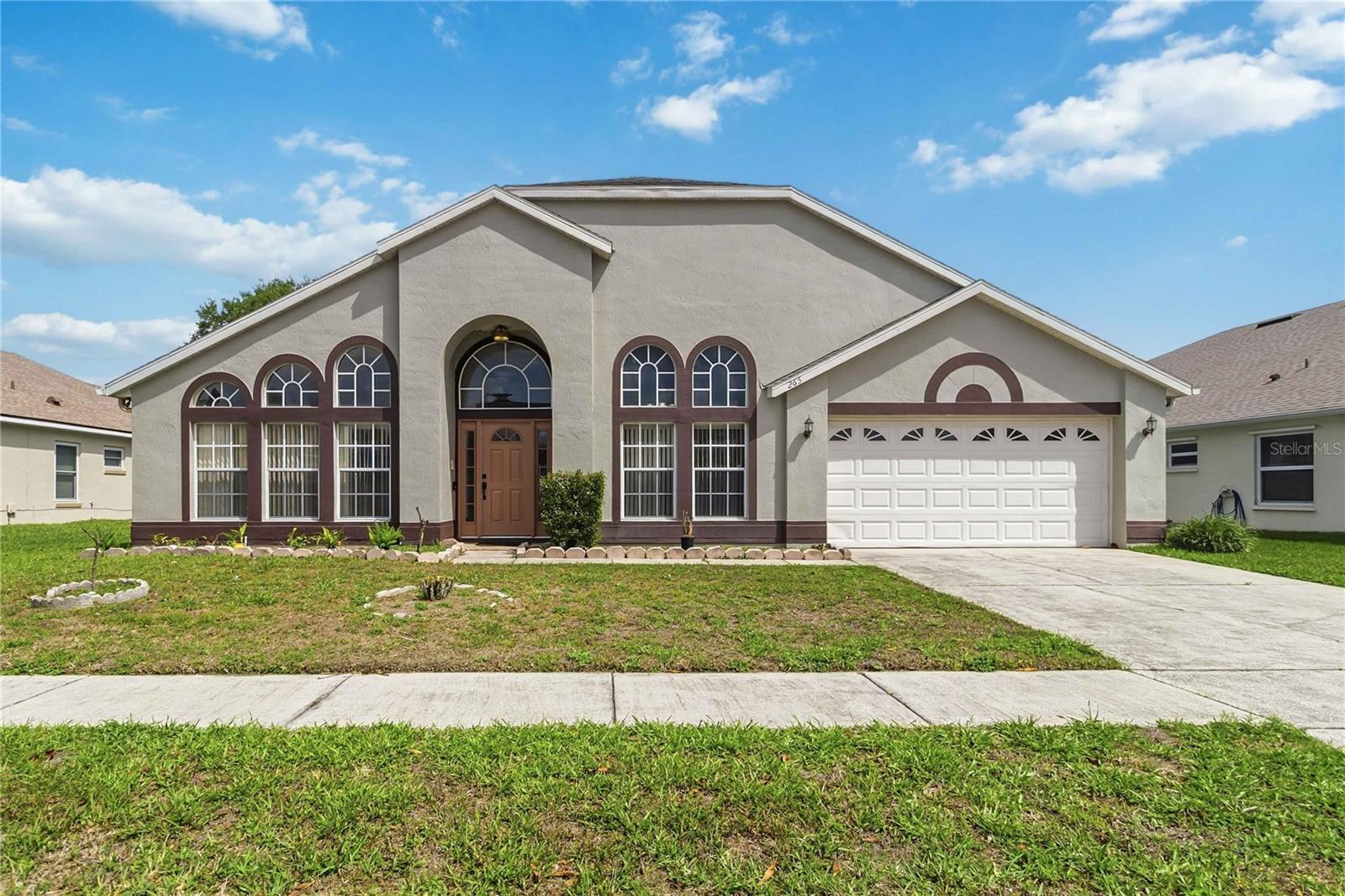 Single Family Residence in ORLANDO, FL - Daniel Dourado