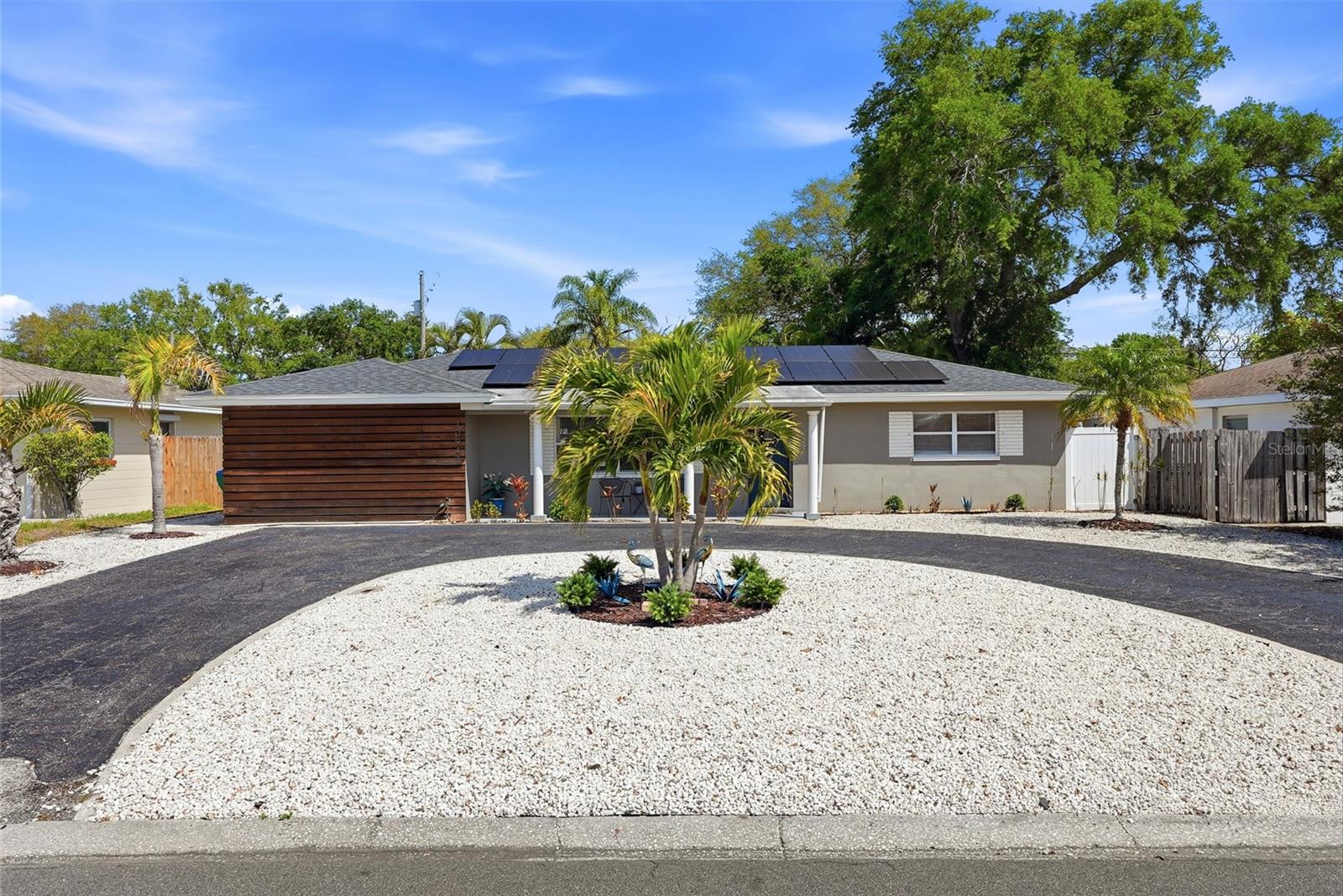 Single Family Residence em SEMINOLE, FL - Daniel Dourado