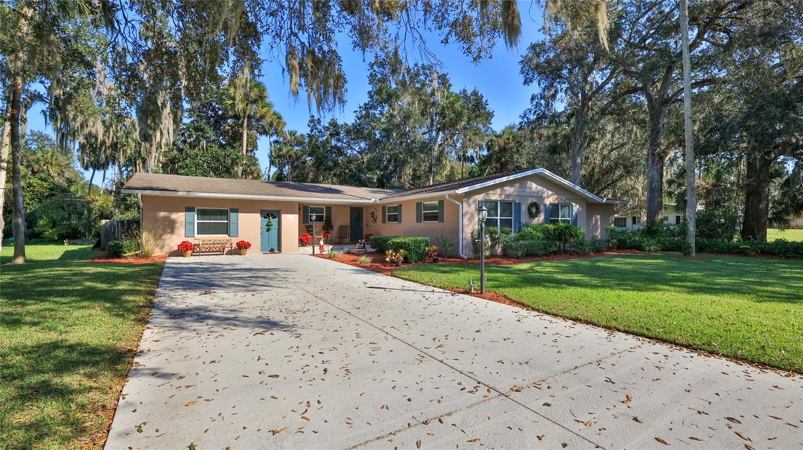 Single Family Residence in NEW SMYRNA BEACH, FL - Daniel Dourado
