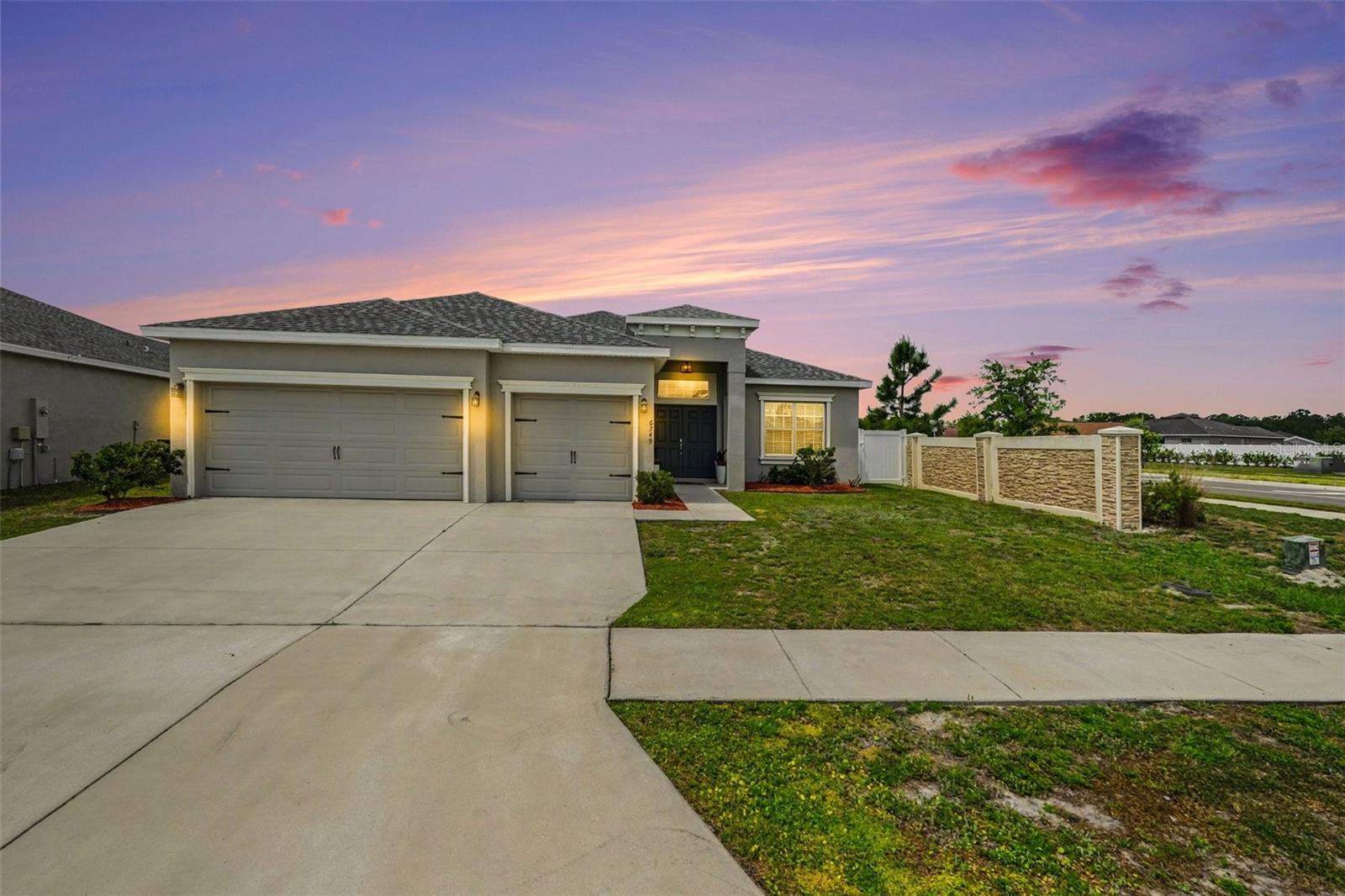 Single Family Residence em ZEPHYRHILLS, FL - Daniel Dourado