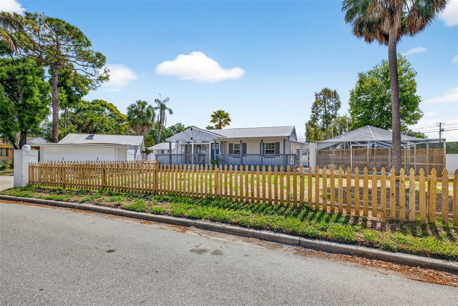 Single Family Residence in TAMPA, FL - Daniel Dourado