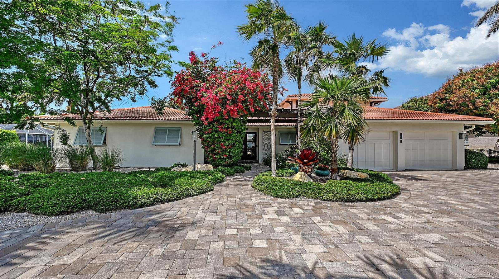 Single Family Residence in LONGBOAT KEY, FL - Daniel Dourado