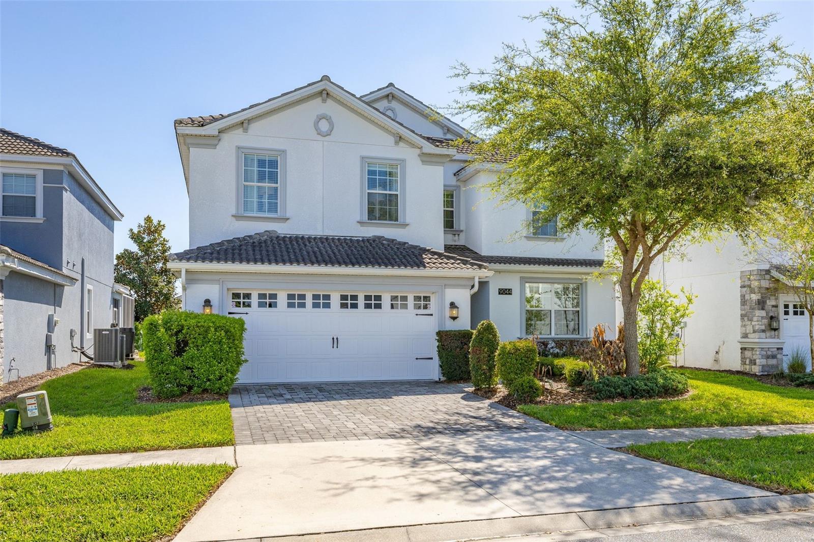 Single Family Residence in DAVENPORT, FL - Daniel Dourado