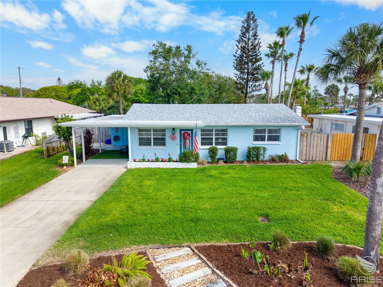 Single Family Residence in NEW SMYRNA BEACH, FL - Daniel Dourado