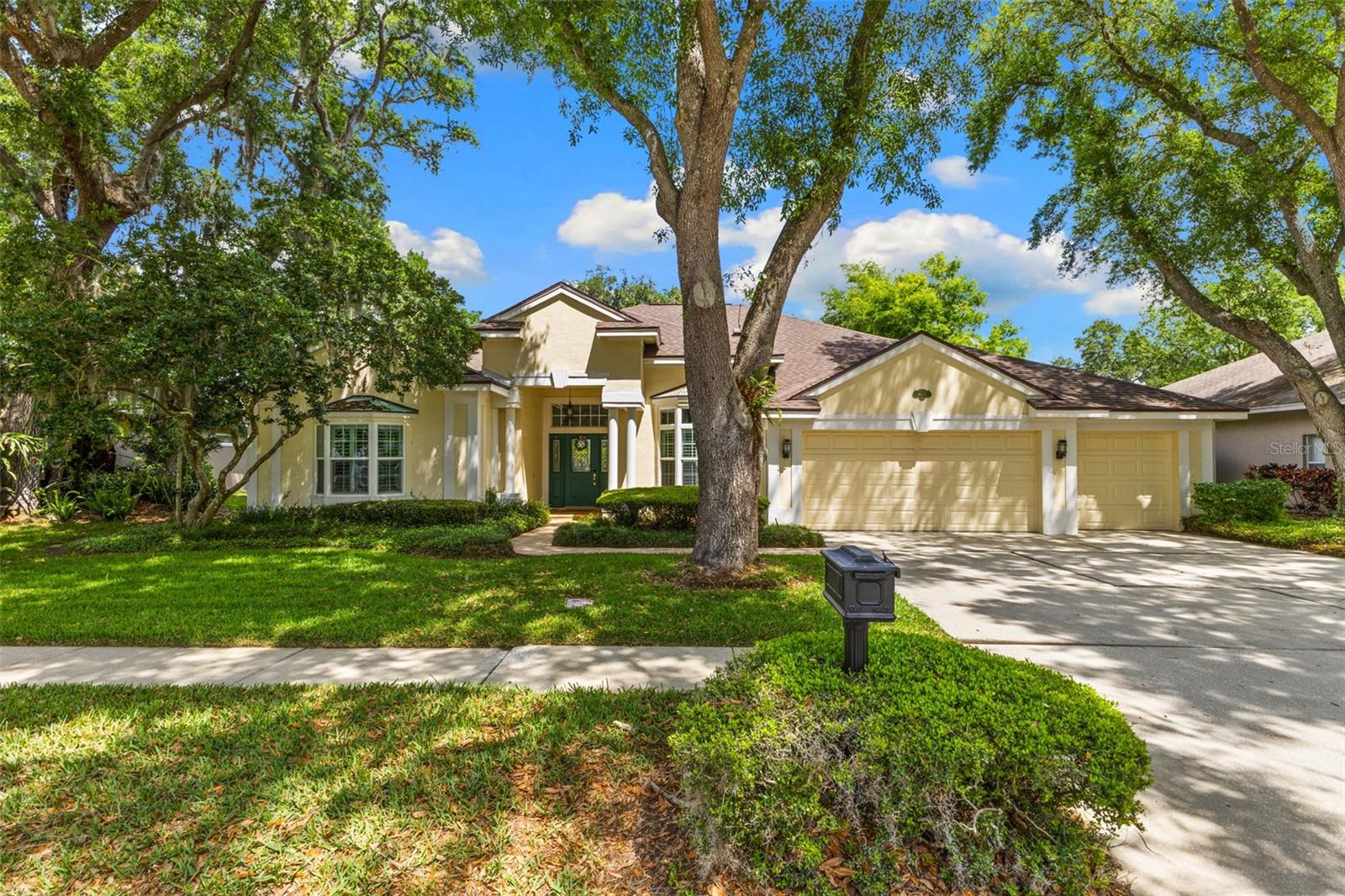 Single Family Residence in PALM HARBOR, FL - Daniel Dourado