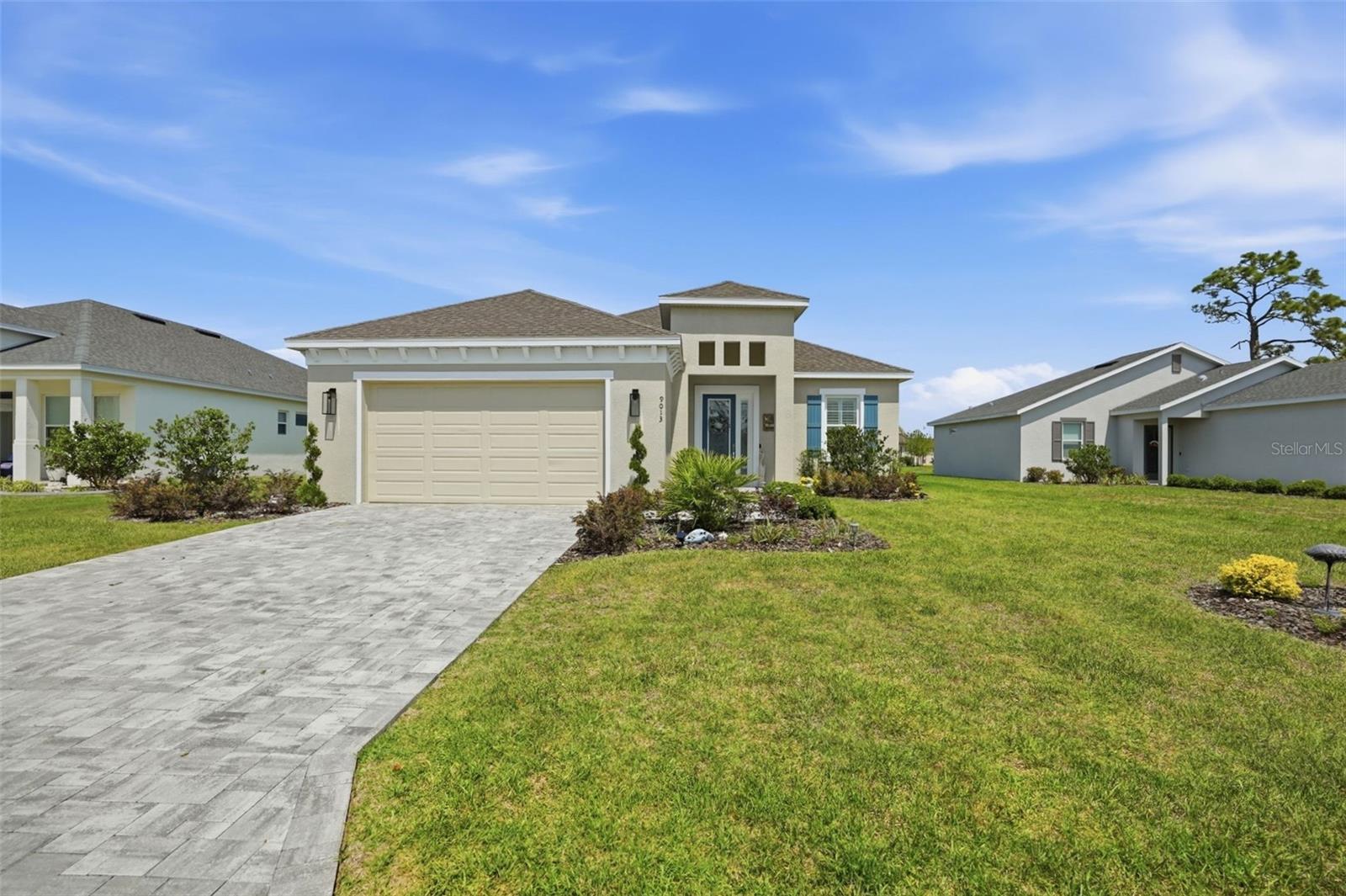 Single Family Residence in WEEKI WACHEE, FL - Daniel Dourado