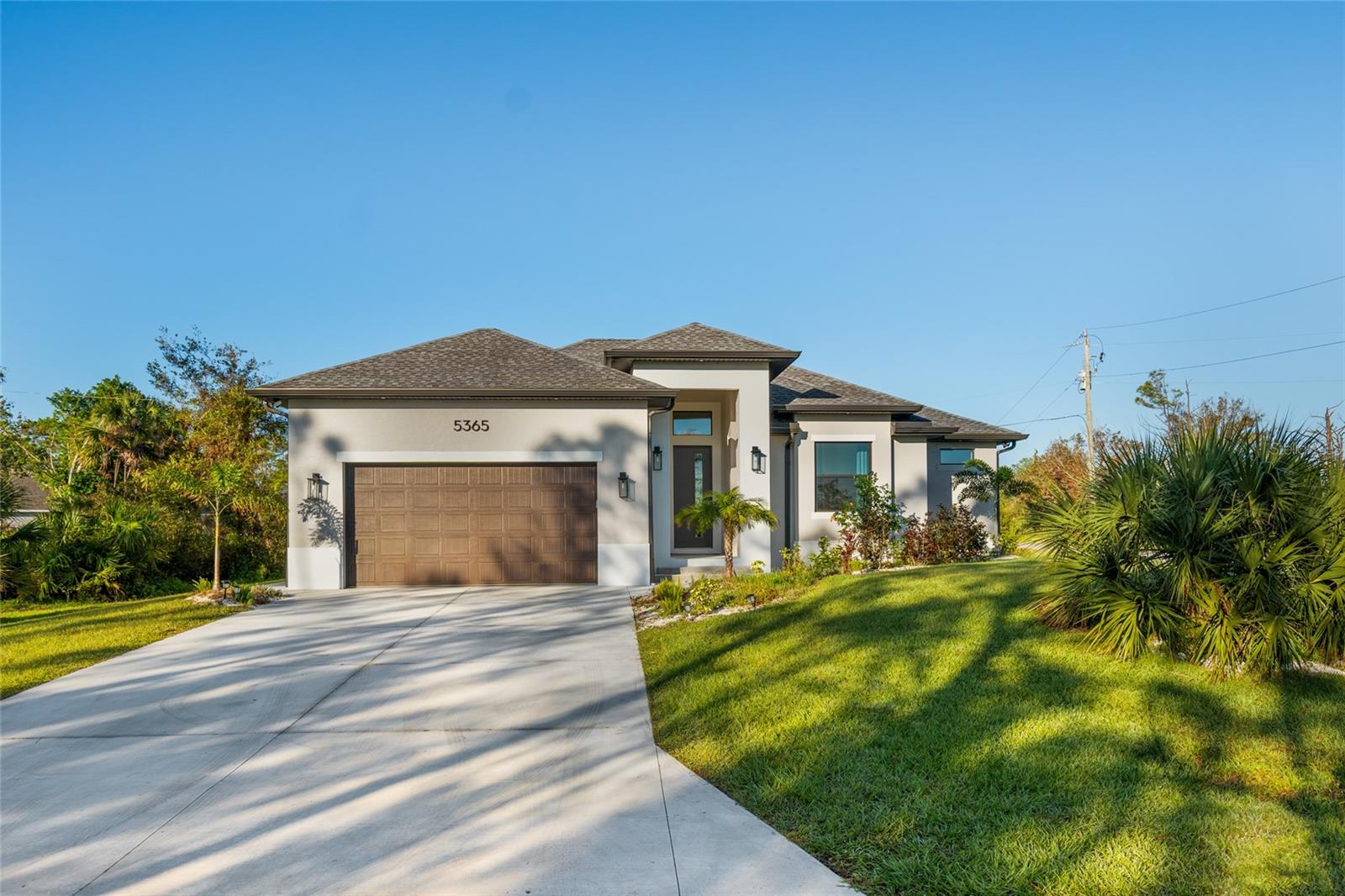 Single Family Residence in PORT CHARLOTTE, FL - Daniel Dourado