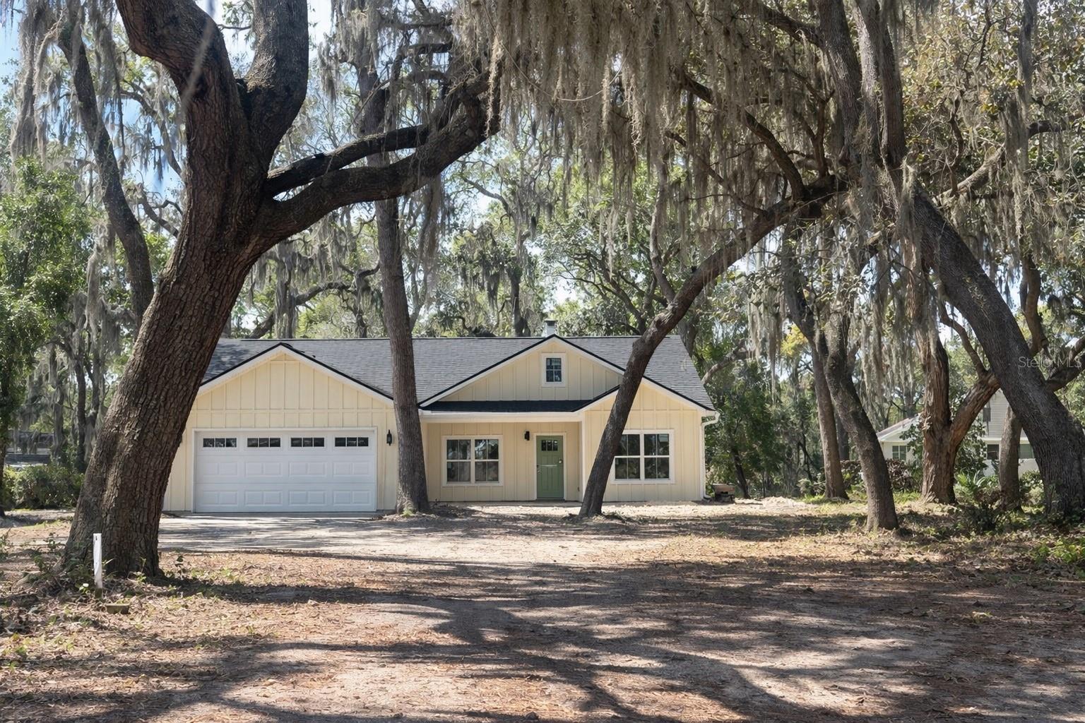 Single Family Residence in MELROSE, FL - Daniel Dourado