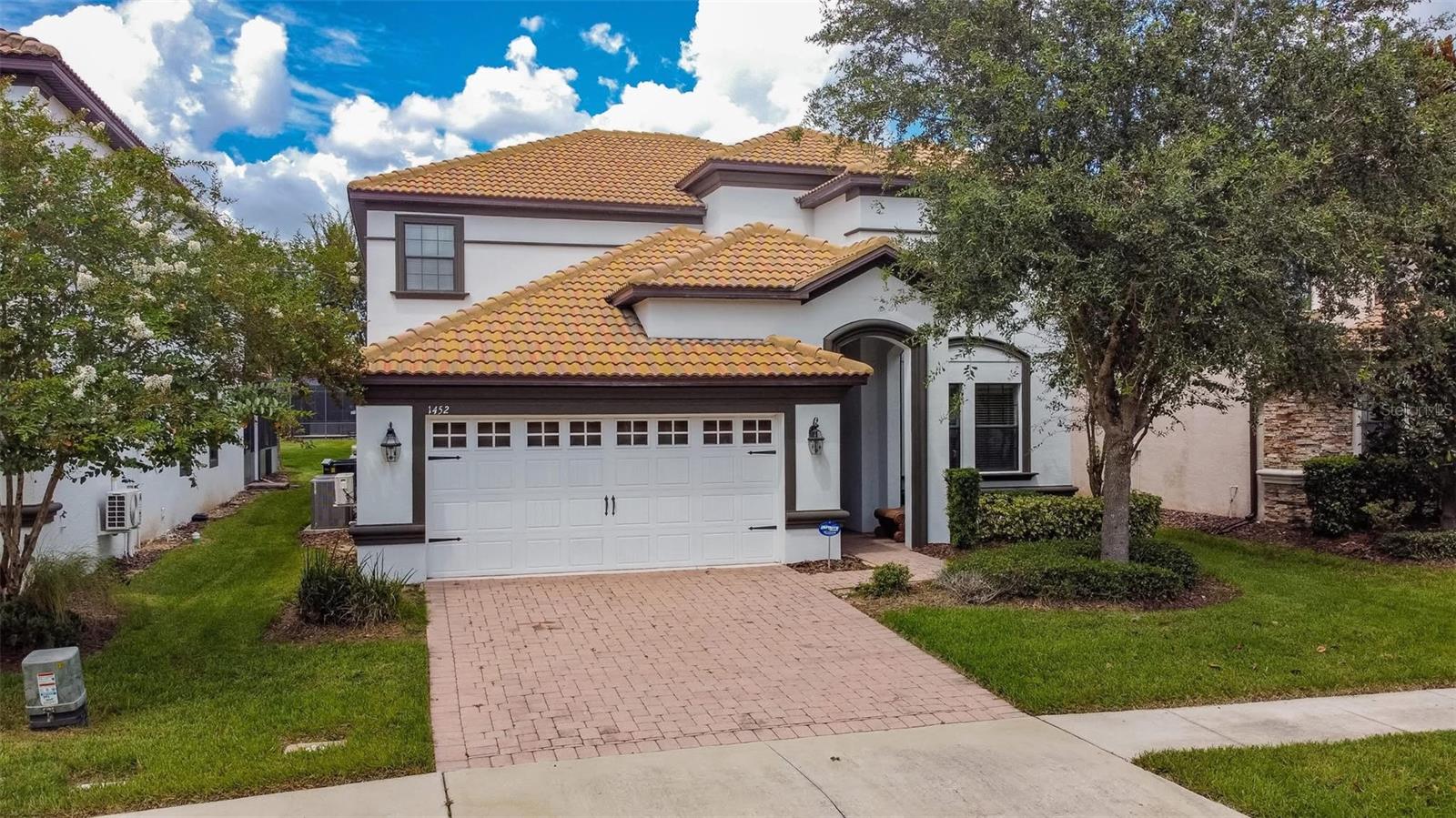 Single Family Residence in DAVENPORT, FL - Daniel Dourado