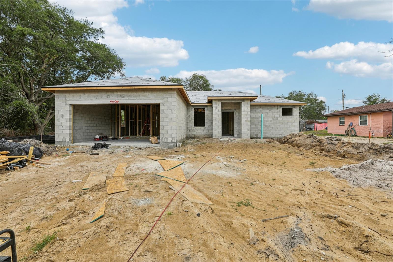 Single Family Residence in DUNDEE, FL - Daniel Dourado