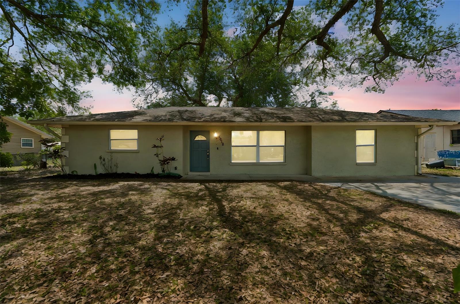 Single Family Residence in SARASOTA, FL - Daniel Dourado