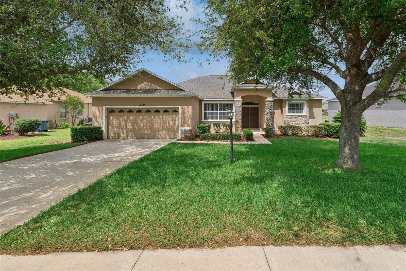 Single Family Residence in LAKE WALES, FL - Daniel Dourado