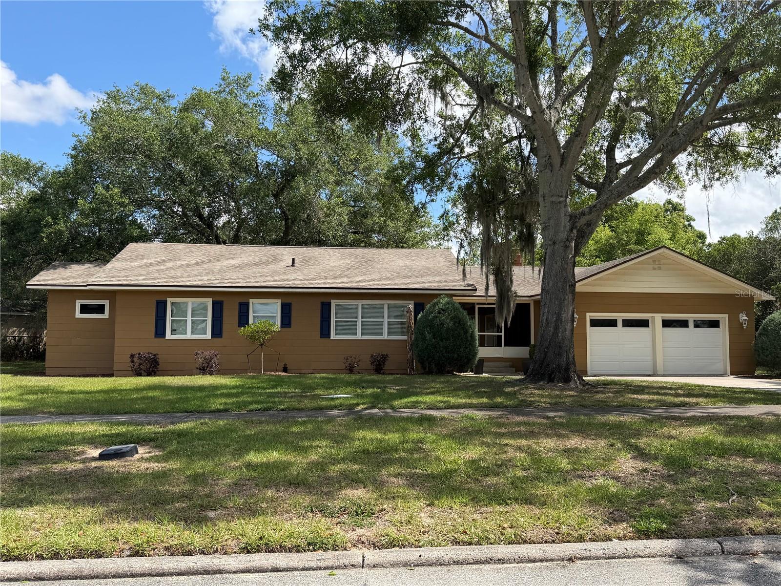 Single Family Residence in AUBURNDALE, FL - Daniel Dourado