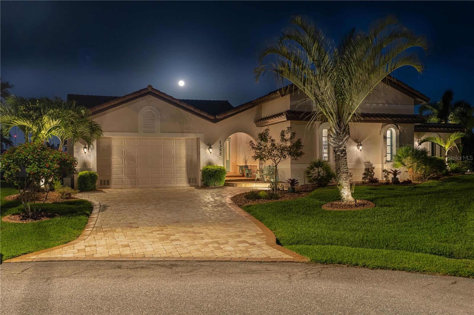 Single Family Residence in PUNTA GORDA, FL - Daniel Dourado