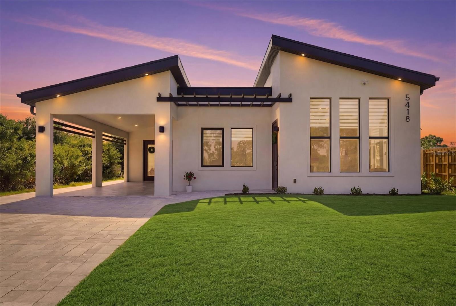 Single Family Residence in PORT CHARLOTTE, FL - Daniel Dourado