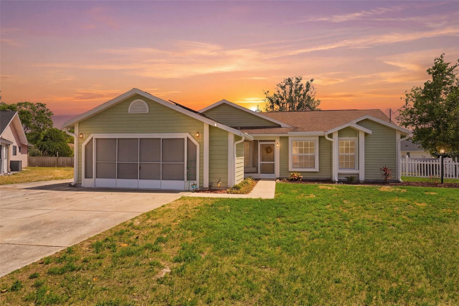 Single Family Residence em SPRING HILL, FL - Daniel Dourado