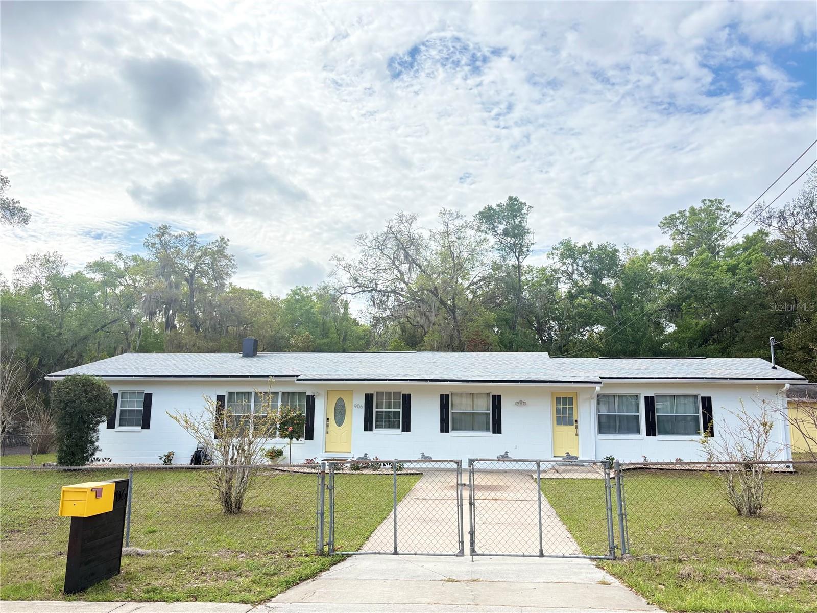 Single Family Residence in DELAND, FL - Daniel Dourado
