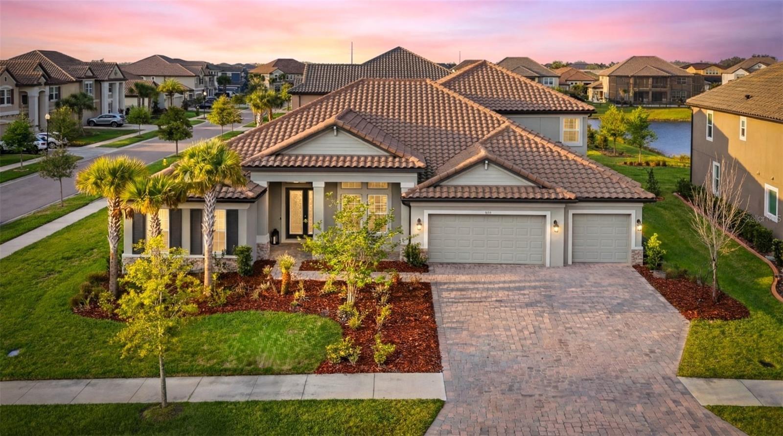 Single Family Residence in WESLEY CHAPEL, FL - Daniel Dourado