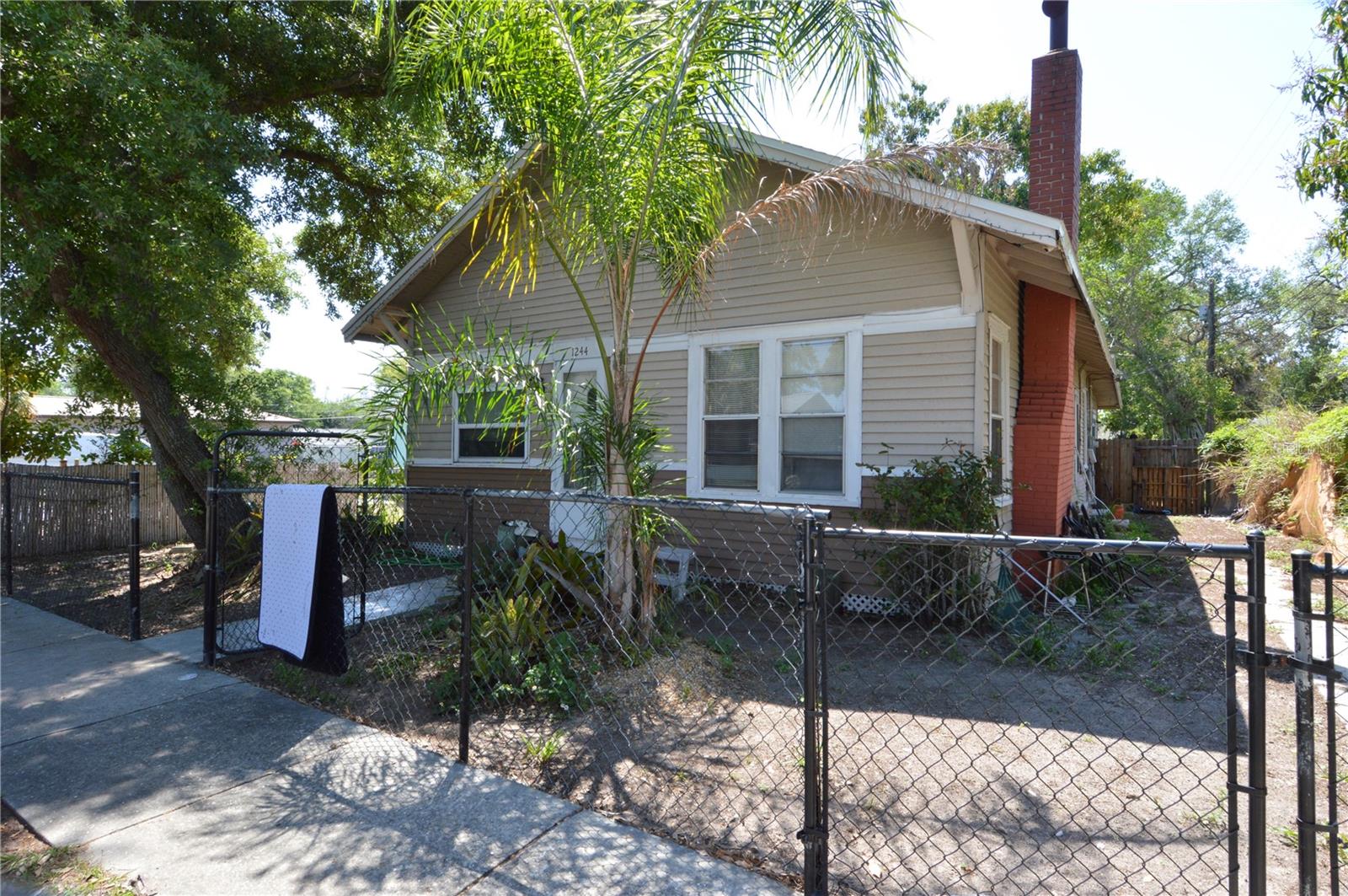 Single Family Residence em ST PETERSBURG, FL - Daniel Dourado