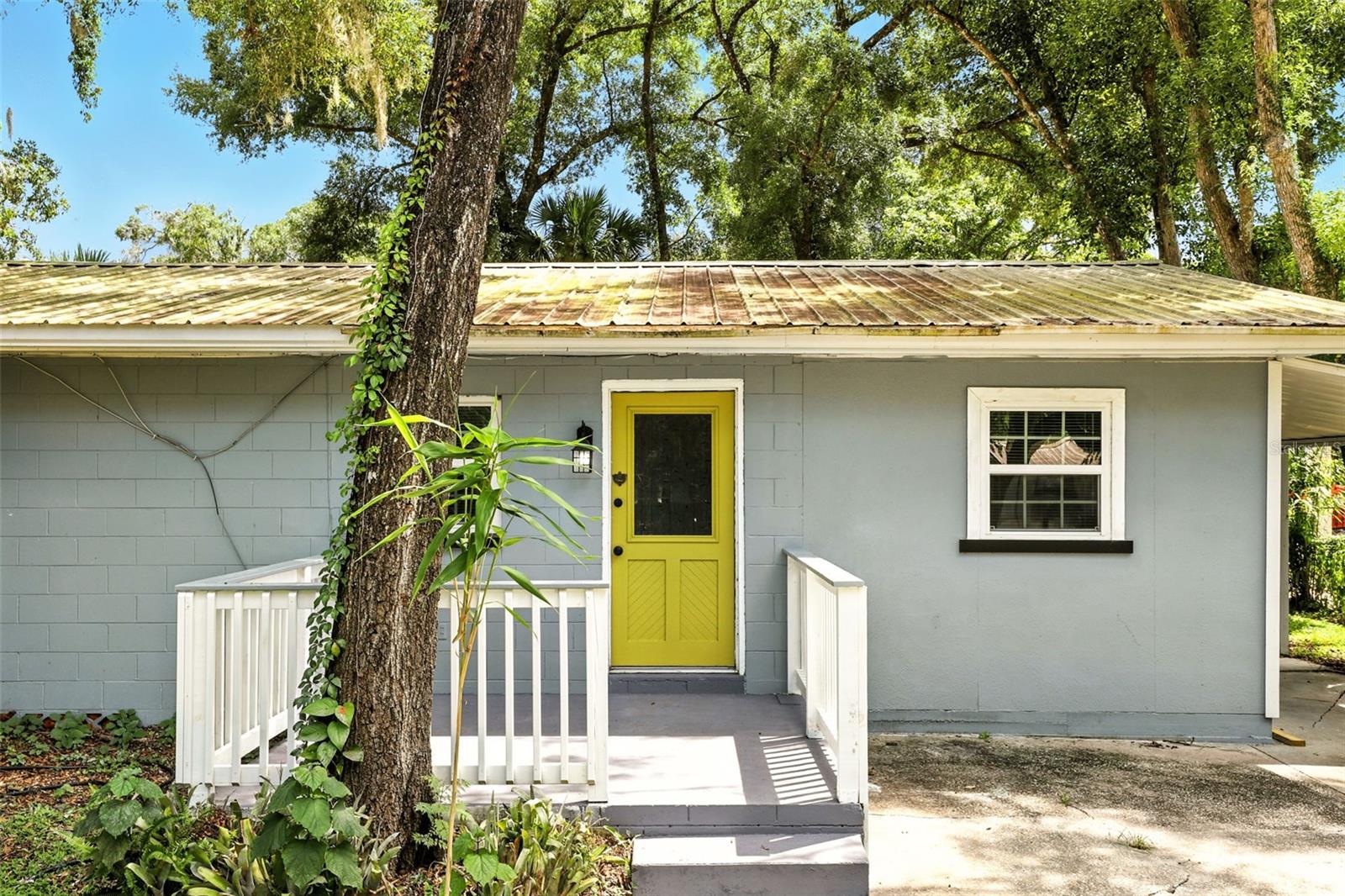 Single Family Residence in DELAND, FL - Daniel Dourado