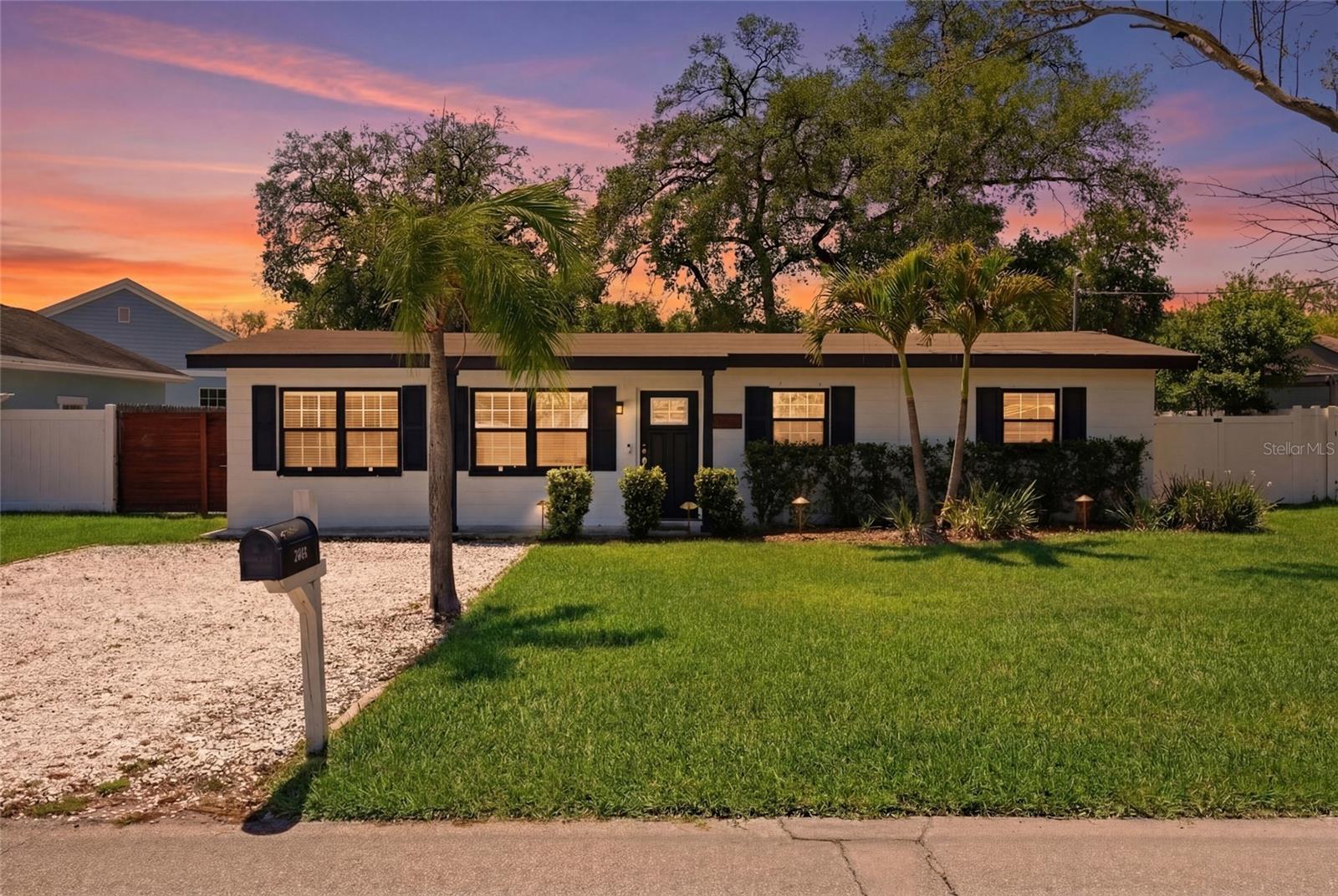 Single Family Residence in TAMPA, FL - Daniel Dourado