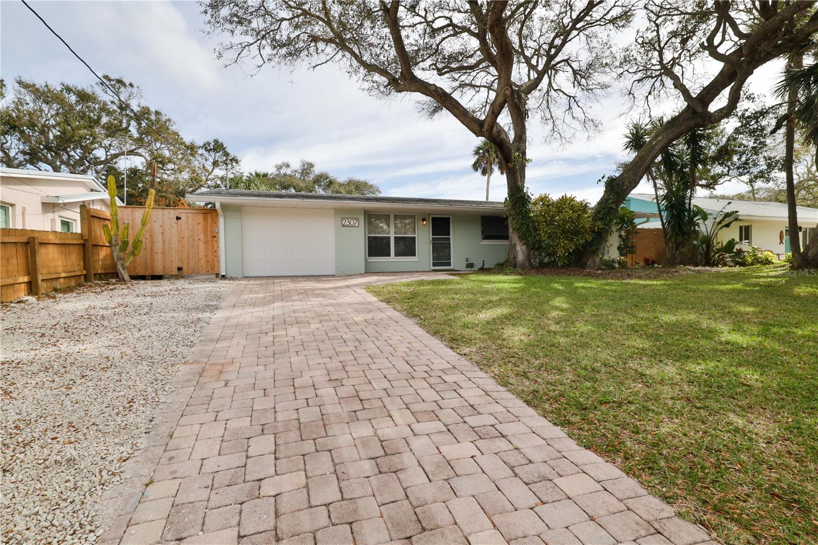 Single Family Residence in NEW SMYRNA BEACH, FL - Daniel Dourado