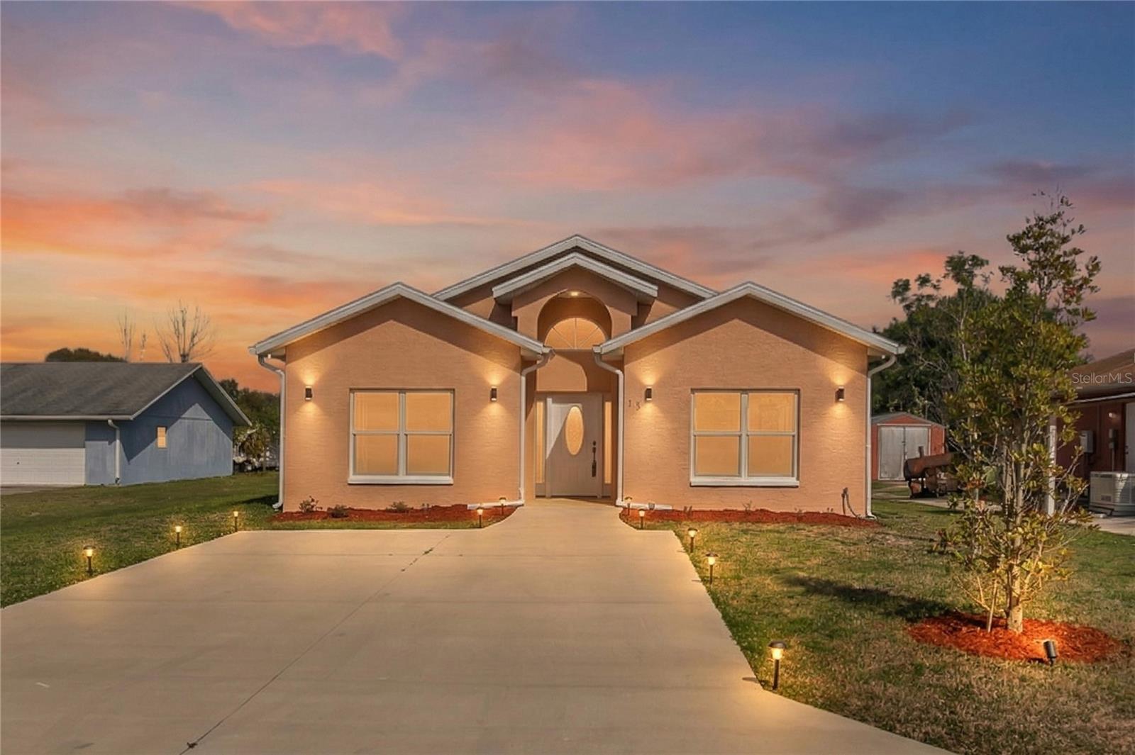 Single Family Residence in NEW SMYRNA BEACH, FL - Daniel Dourado