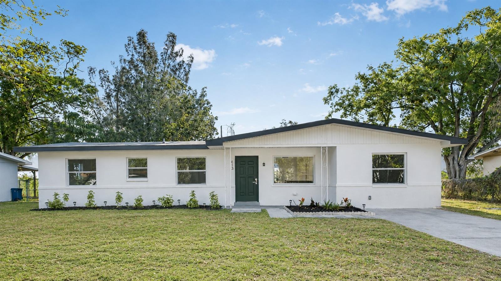Single Family Residence in OLDSMAR, FL - Daniel Dourado