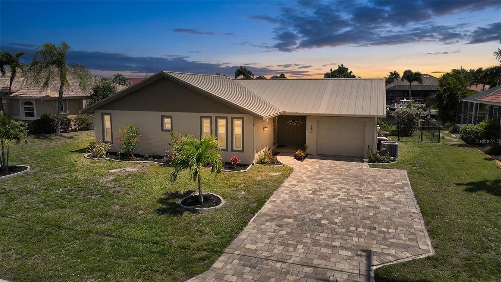 Single Family Residence in PUNTA GORDA, FL - Daniel Dourado