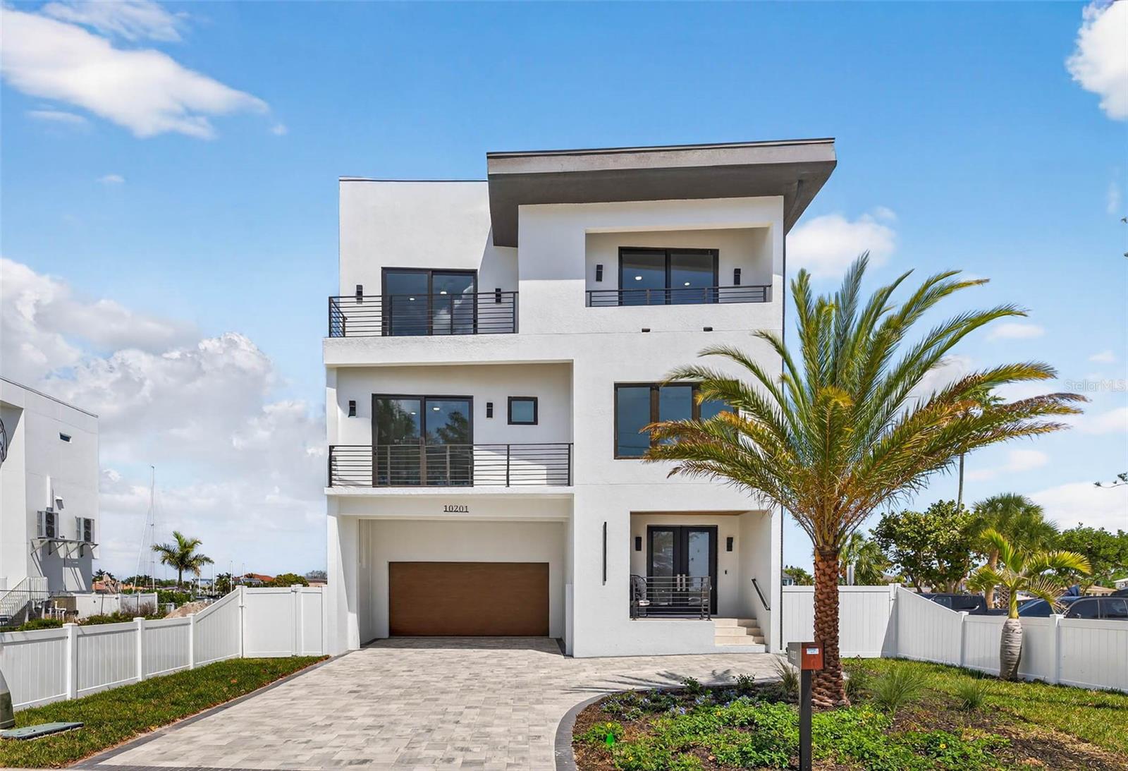 Single Family Residence em TREASURE ISLAND, FL - Daniel Dourado