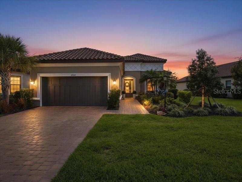 Single Family Residence in BRADENTON, FL - Daniel Dourado
