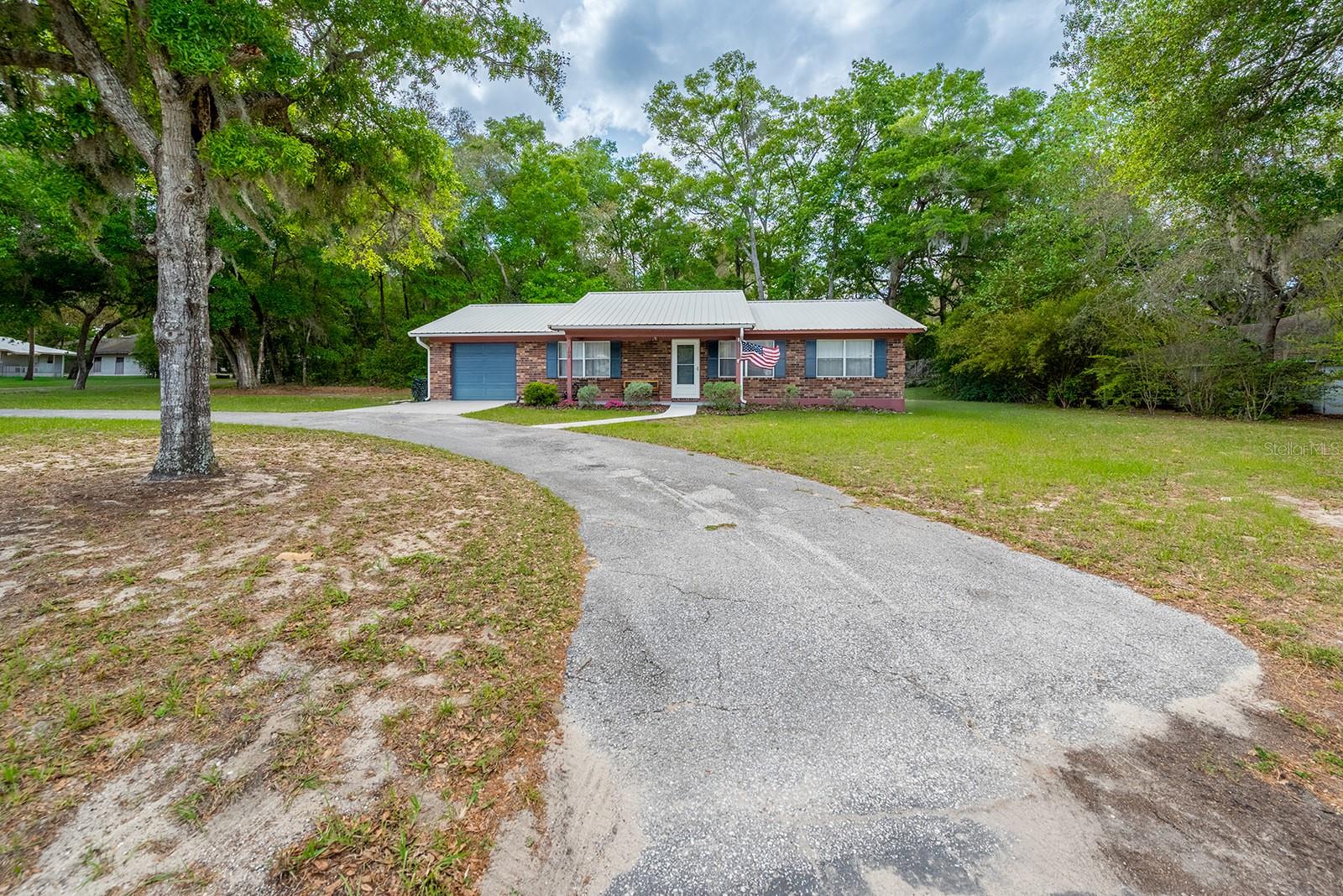 Single Family Residence in MELROSE, FL - Daniel Dourado