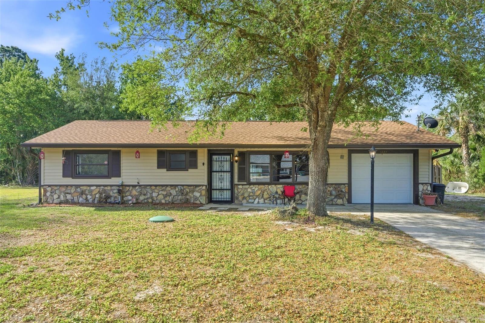 Single Family Residence em HOMOSASSA, FL - Daniel Dourado