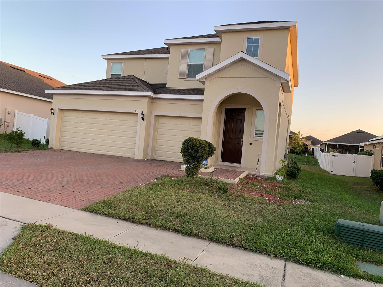 Single Family Residence in DAVENPORT, FL - Daniel Dourado
