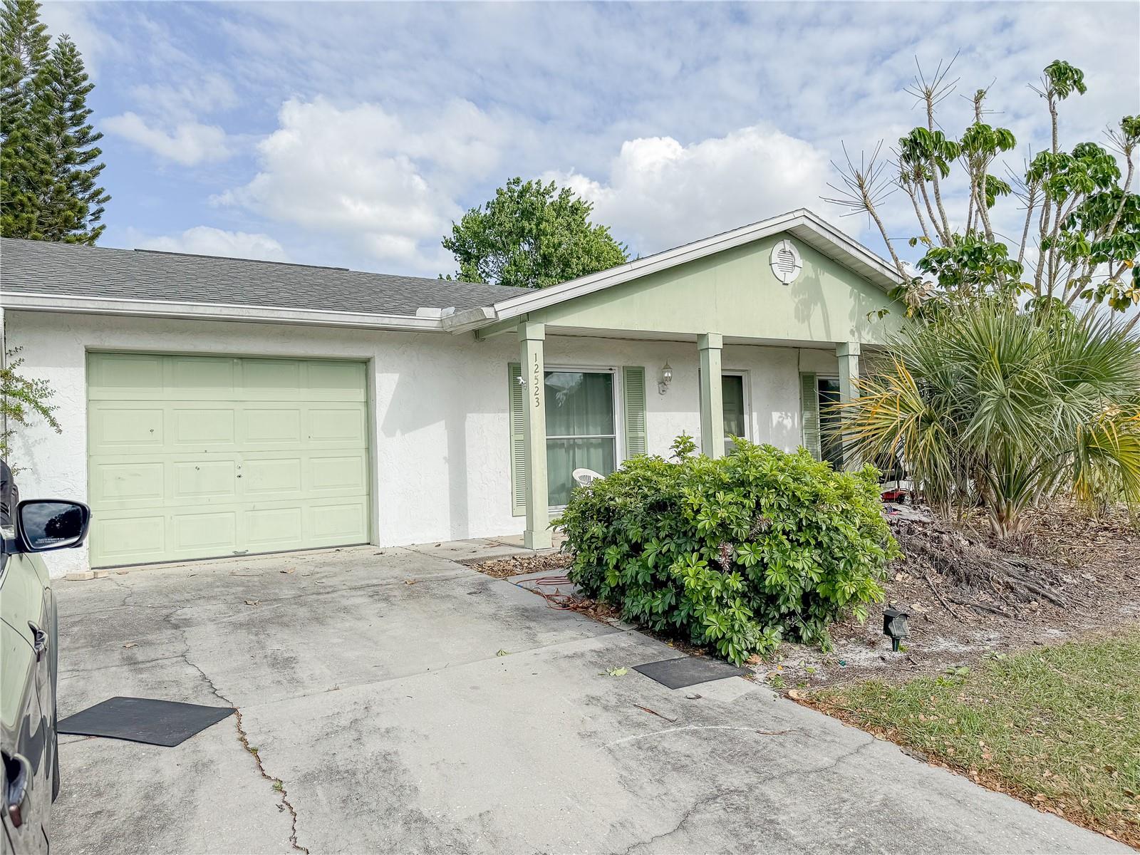 Single Family Residence in TAMPA, FL - Daniel Dourado