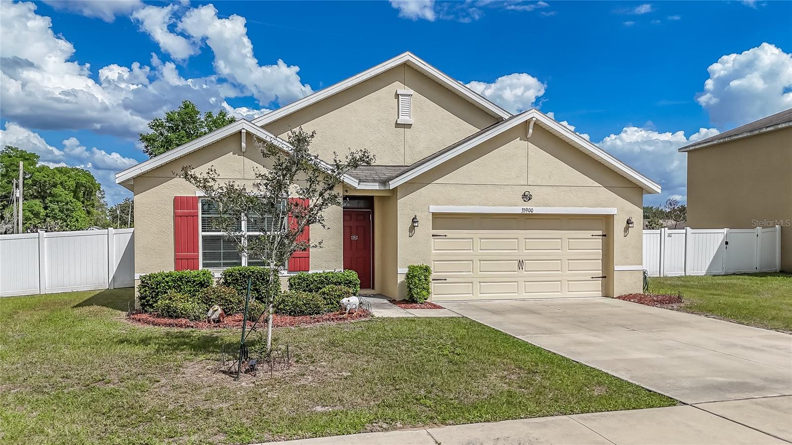 Single Family Residence em ZEPHYRHILLS, FL - Daniel Dourado