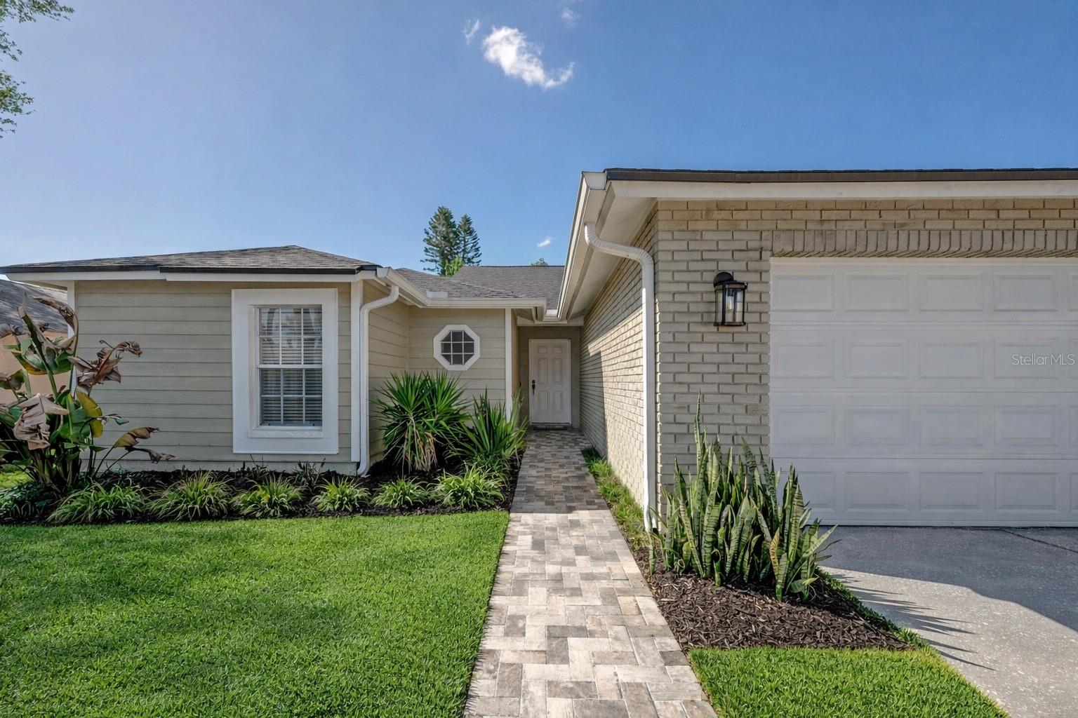 Single Family Residence in TAMPA, FL - Daniel Dourado
